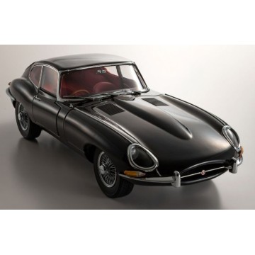 Jaguar E Type nera 1/18...